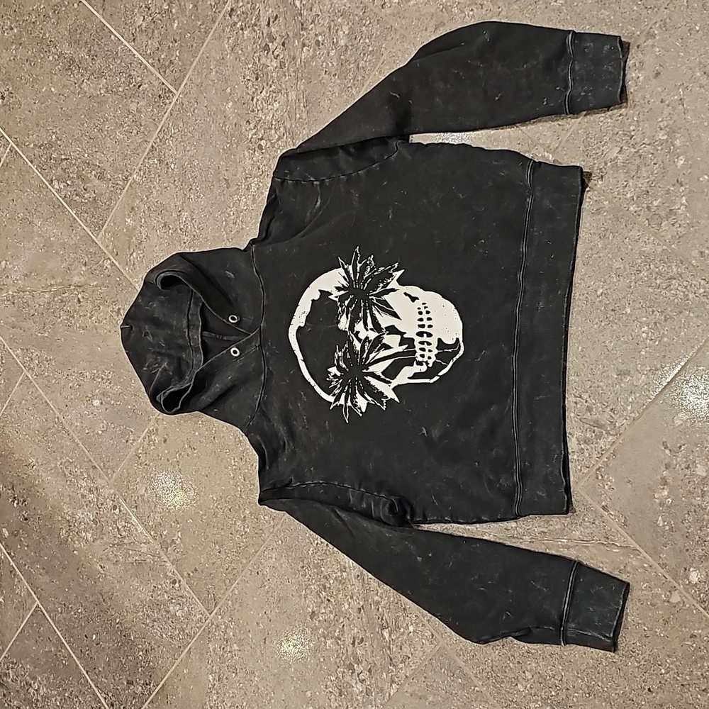 CHRLDR ladies slouchy cropped hoodie in size M